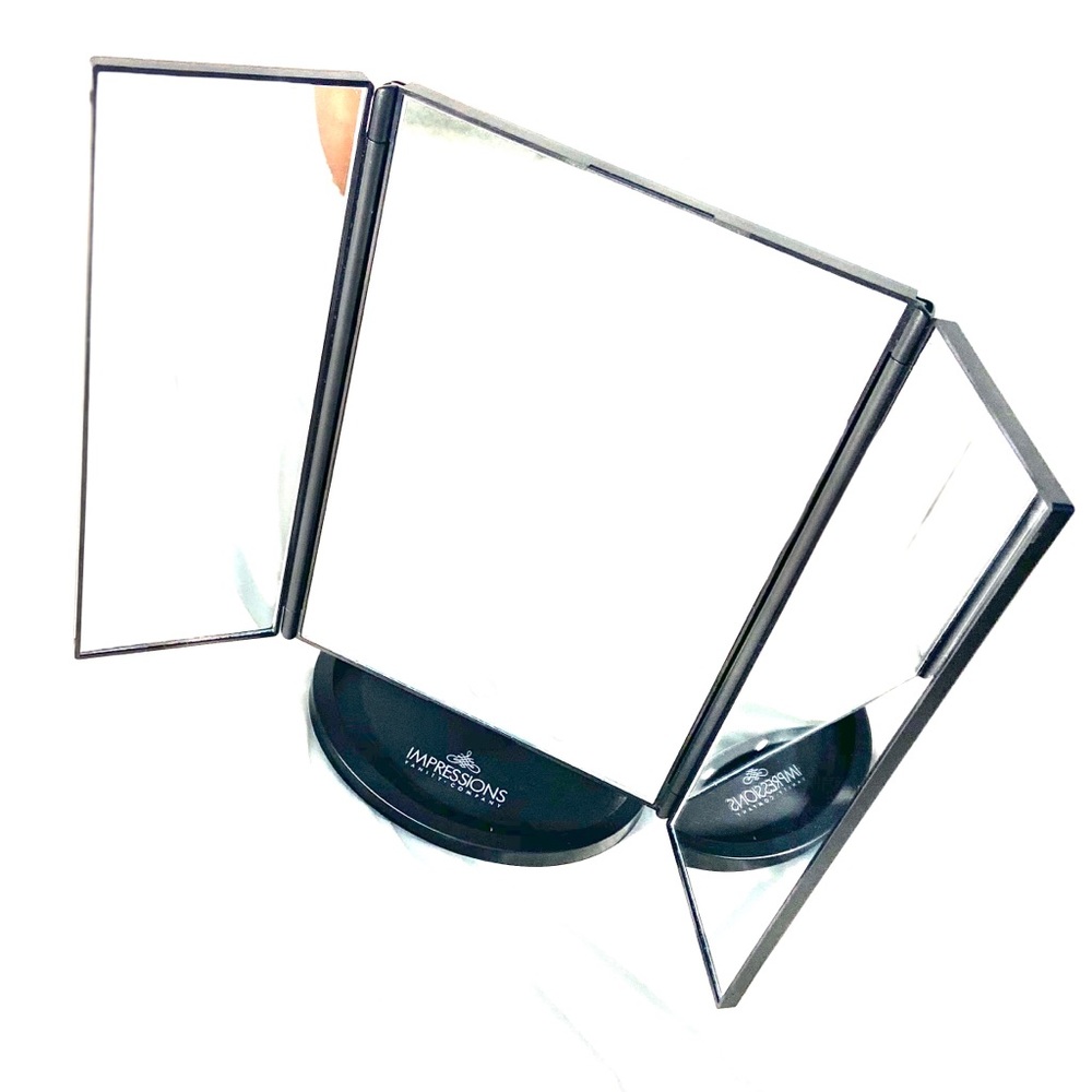 Impressions Mini Light-Up Vanity